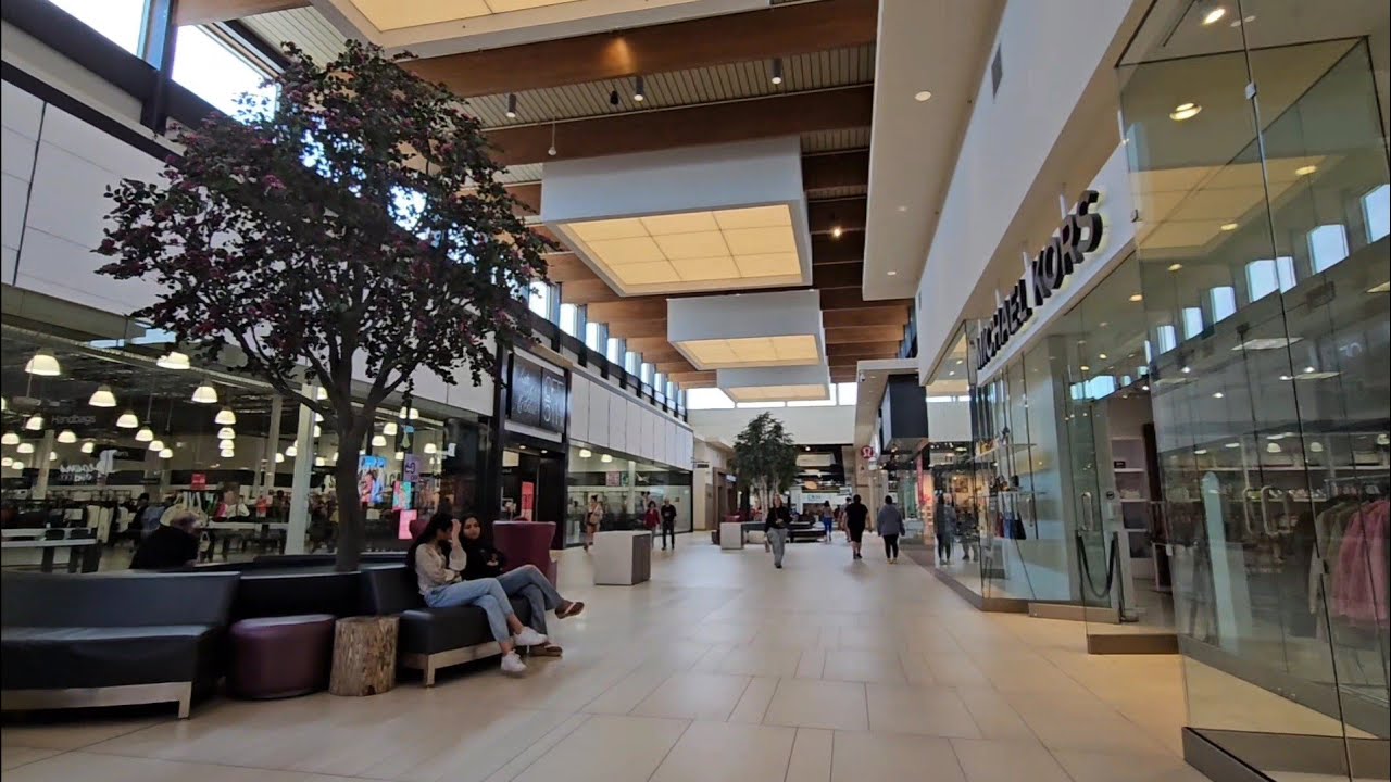 Winnipeg, Manitoba [ Outlet collection] Outlet mall