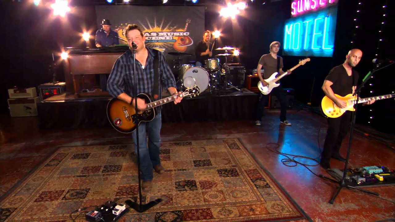 Pat Green performs 