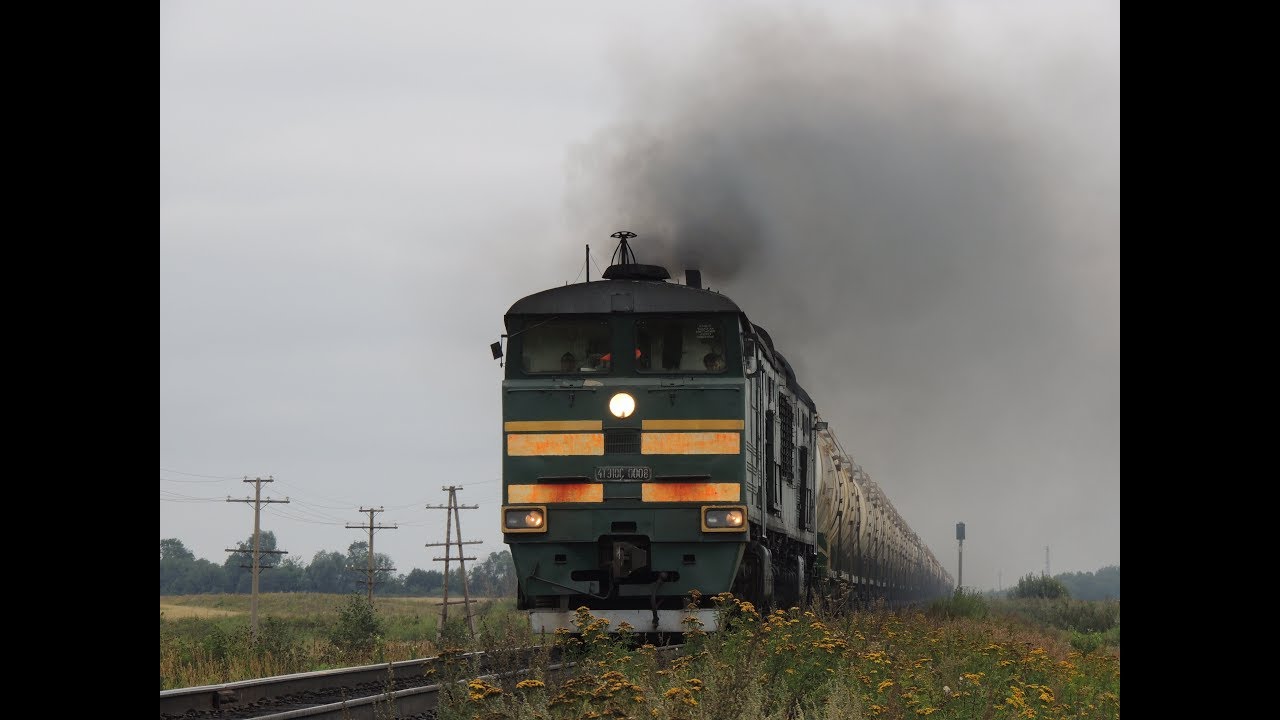 Тепловоз 4ТЭ10С-0008 с грузовым поездом