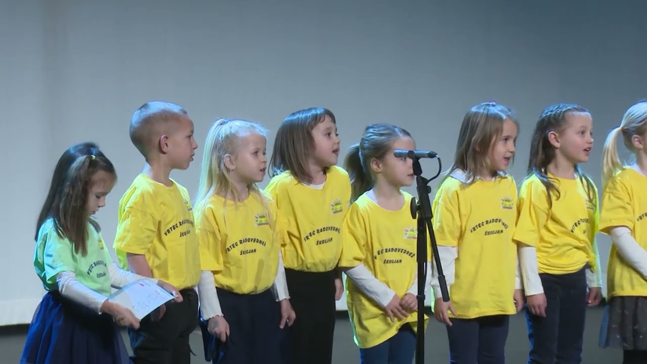 Nastop vrtčevskih otrok na razstavi kruha