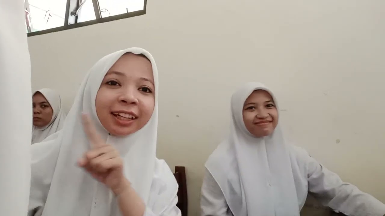 HARI MINGGU BERANGKAT SEKOLAH??? #mellavlog