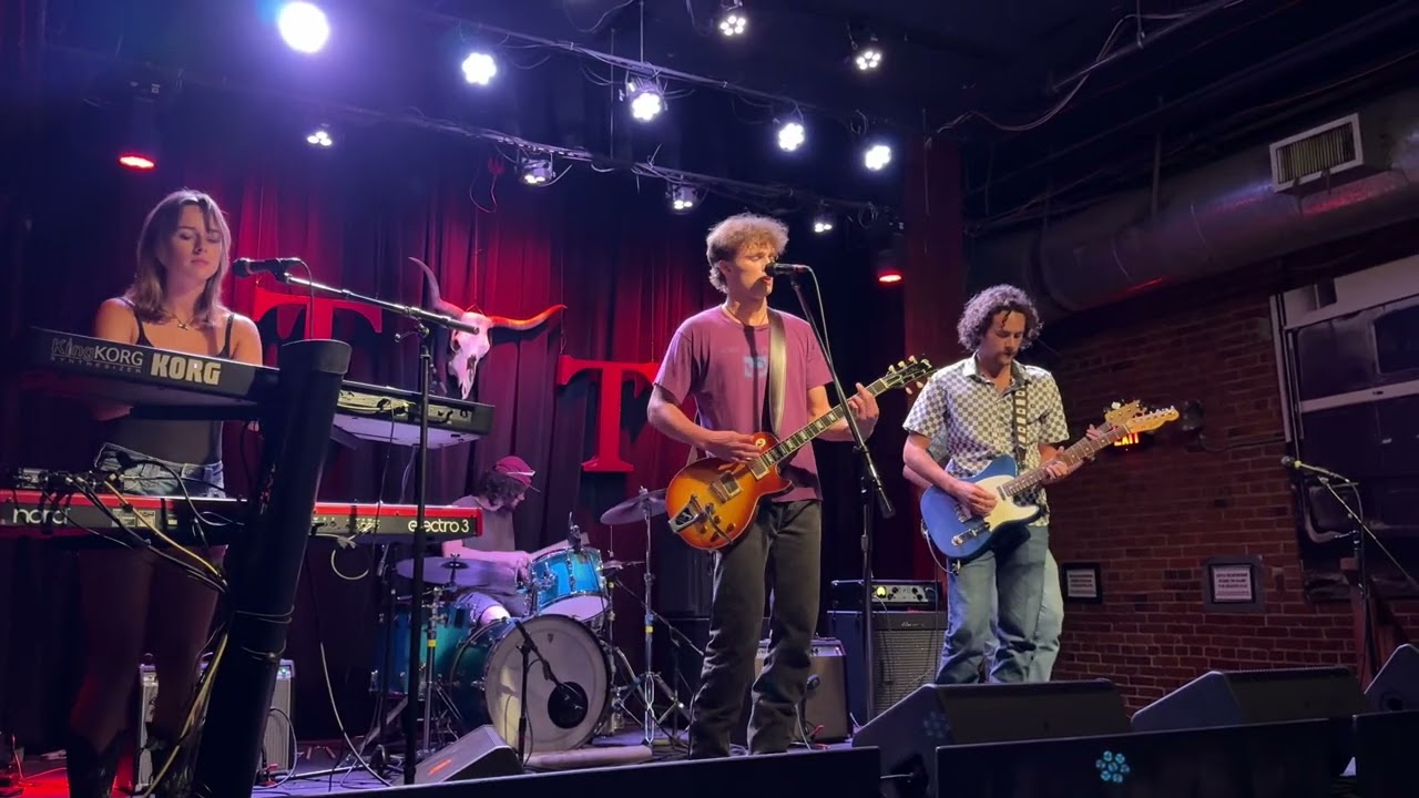 Filthy Blonde - Can&rsquo;t Stand (Live at the Tractor Tavern)