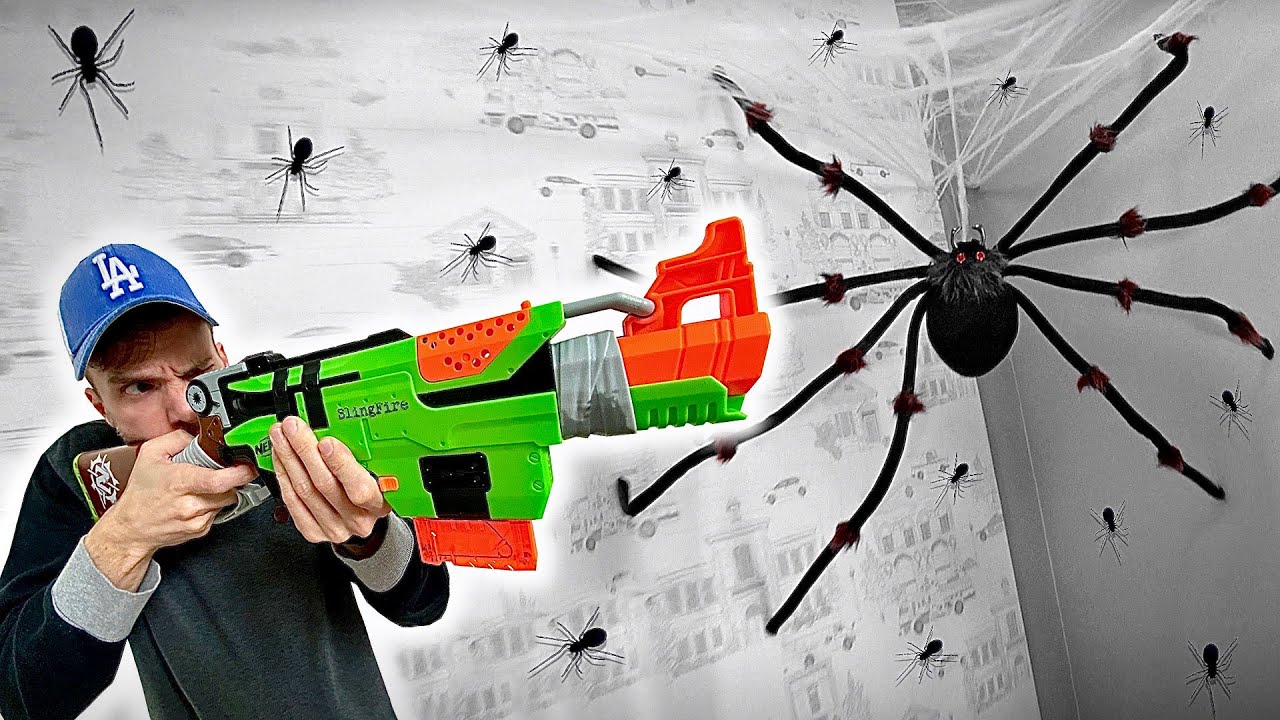 NERF VS ARANHA GIGANTE DE HALLOWEEN - Brancoala e Marcos