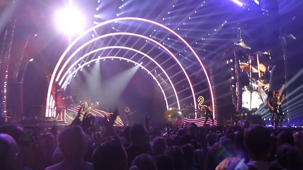 PINK : Irrelevant (Live in Paris, La Défense Arena 21.06.2023)