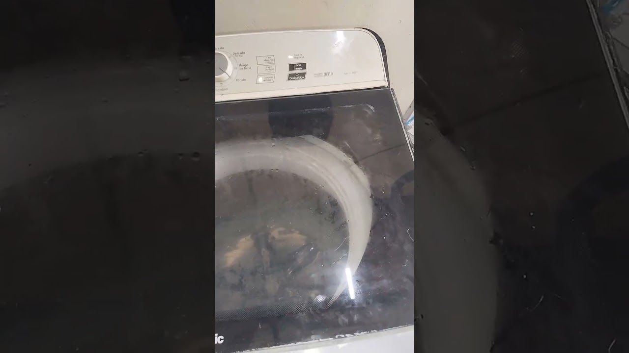 Lavadora Panasonic enchendo para a limpeza de cesto 08/03/2026 as 15:23