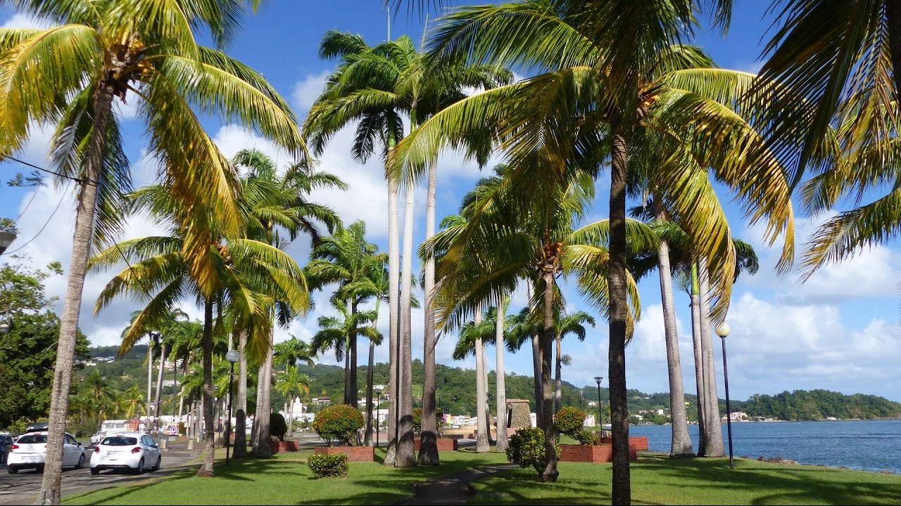 Martinique - La Trinité - Le bourg et sa plage