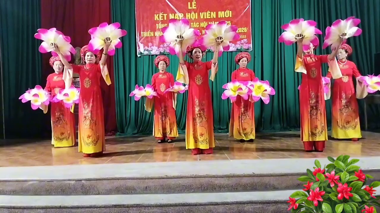 Ngàn Hoa dâng Bác câu lạc bộ liên thế hệ Đồng Sài