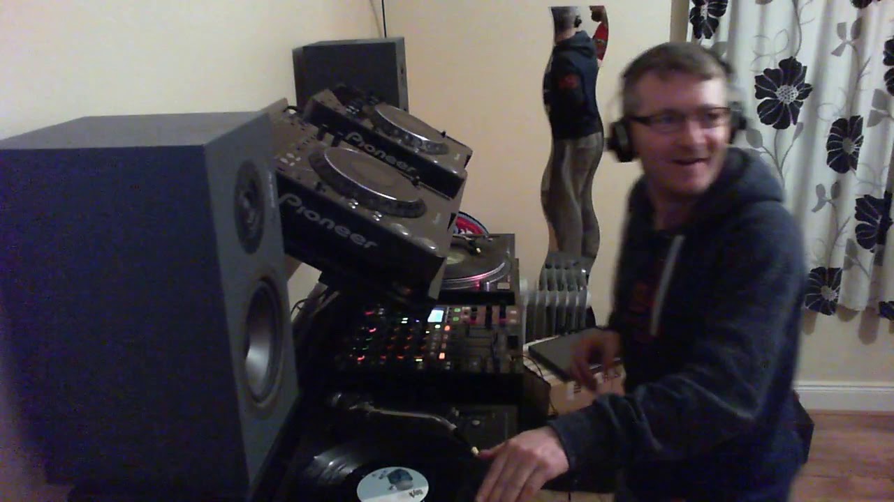 buzzin' random nite random tunes