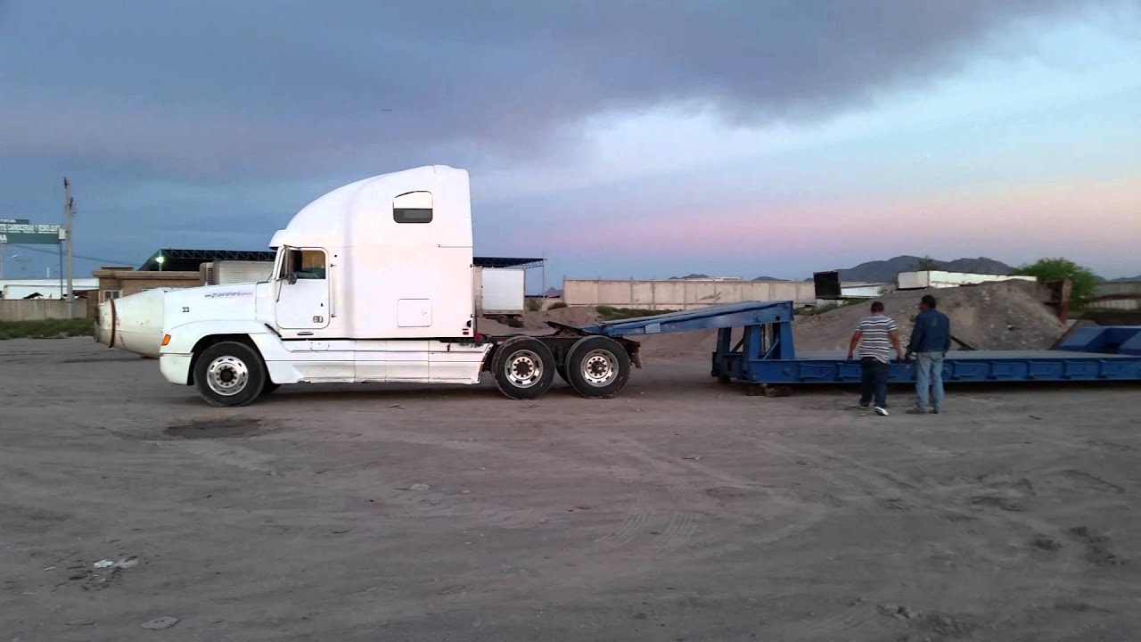 Lowboy Renteria 80 Ton Cuello Abatible Cuatro Ejes