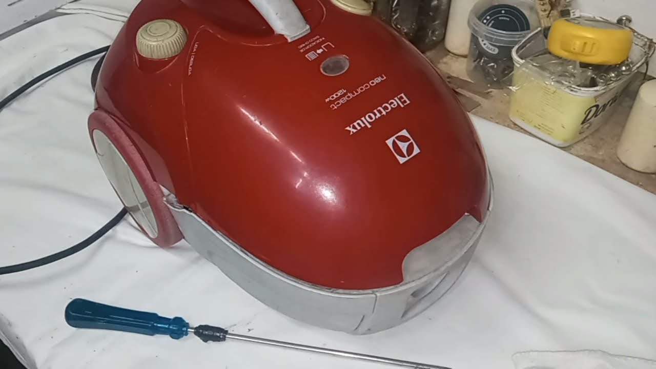 aspirador de pó Electrolux não liga e cheira a queimado