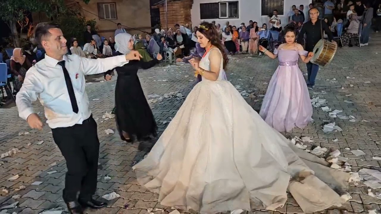 DEMİRCİ'nin KARGINIŞIKLAR KÖYÜNDE YURDAGÜL GÖKHAN ÇİMEN ÇİFTİNİN DÜĞÜN TÖRENİNDEN GÖRÜNTÜLER