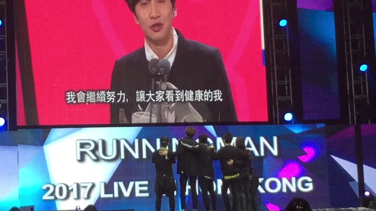 2017/03/25 Running Man members watching VCR in HK