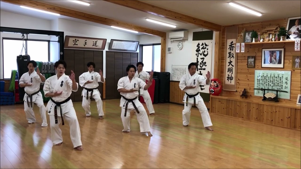 大山倍達直伝・極真の移動稽古（総極真門馬道場にて撮影）