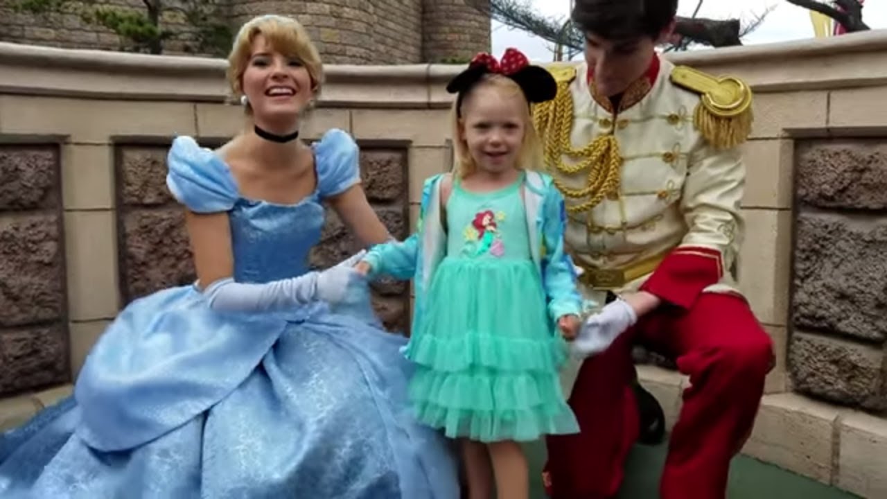Meeting Cinderella and Prince Charming at Tokyo Disneyland 🏰