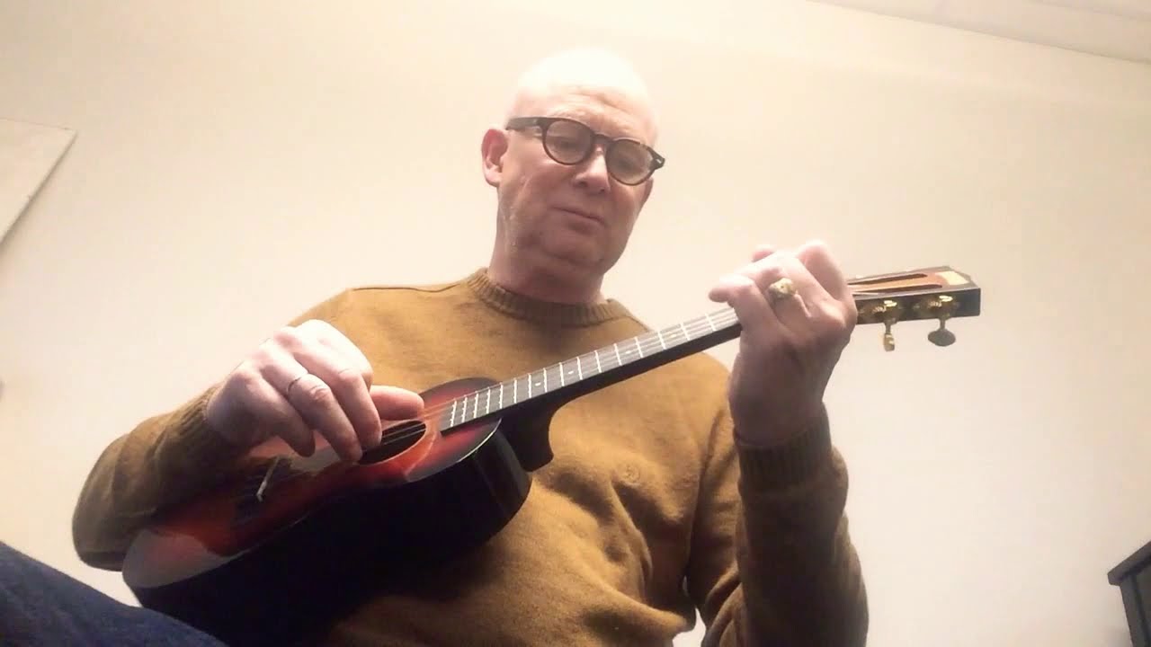 Mahalo Java Tenor Ukulele Review & Sound Sample