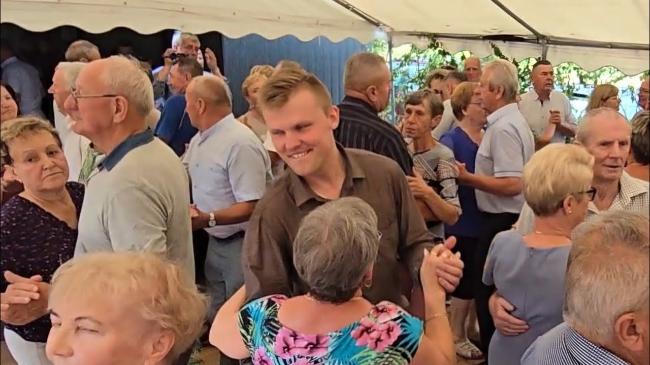 7 lipca 2024 Lider Kapeli Stąporkowskiej hula na dechach w Dębinach. Fantastyczna zabawa!