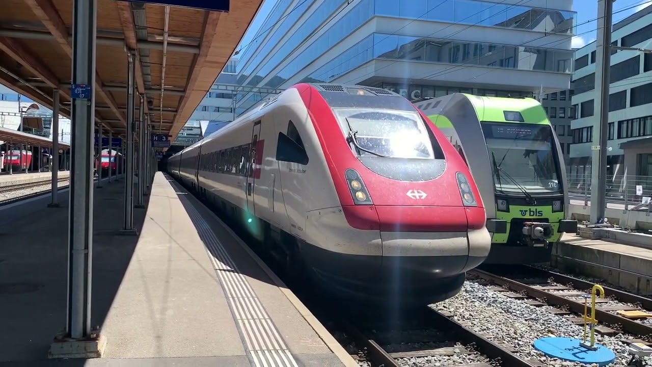Ausfahrt des (SBB RABe 500 ICN) beim Bahnhof Bern