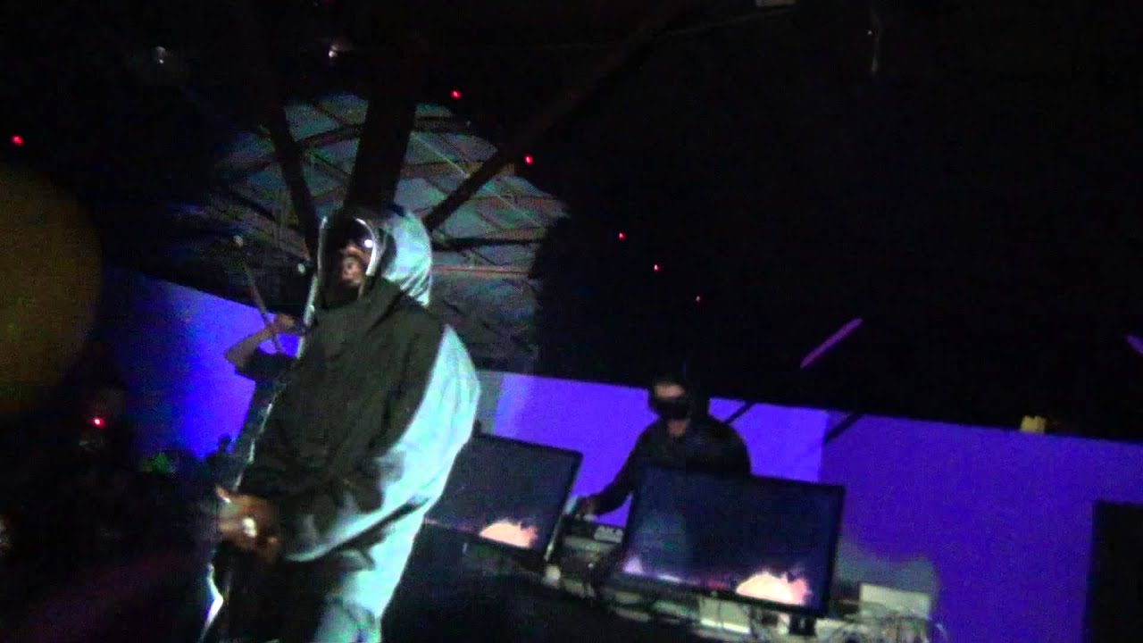Death Grips - Come Up and Get Me (Live SXSW 2013)