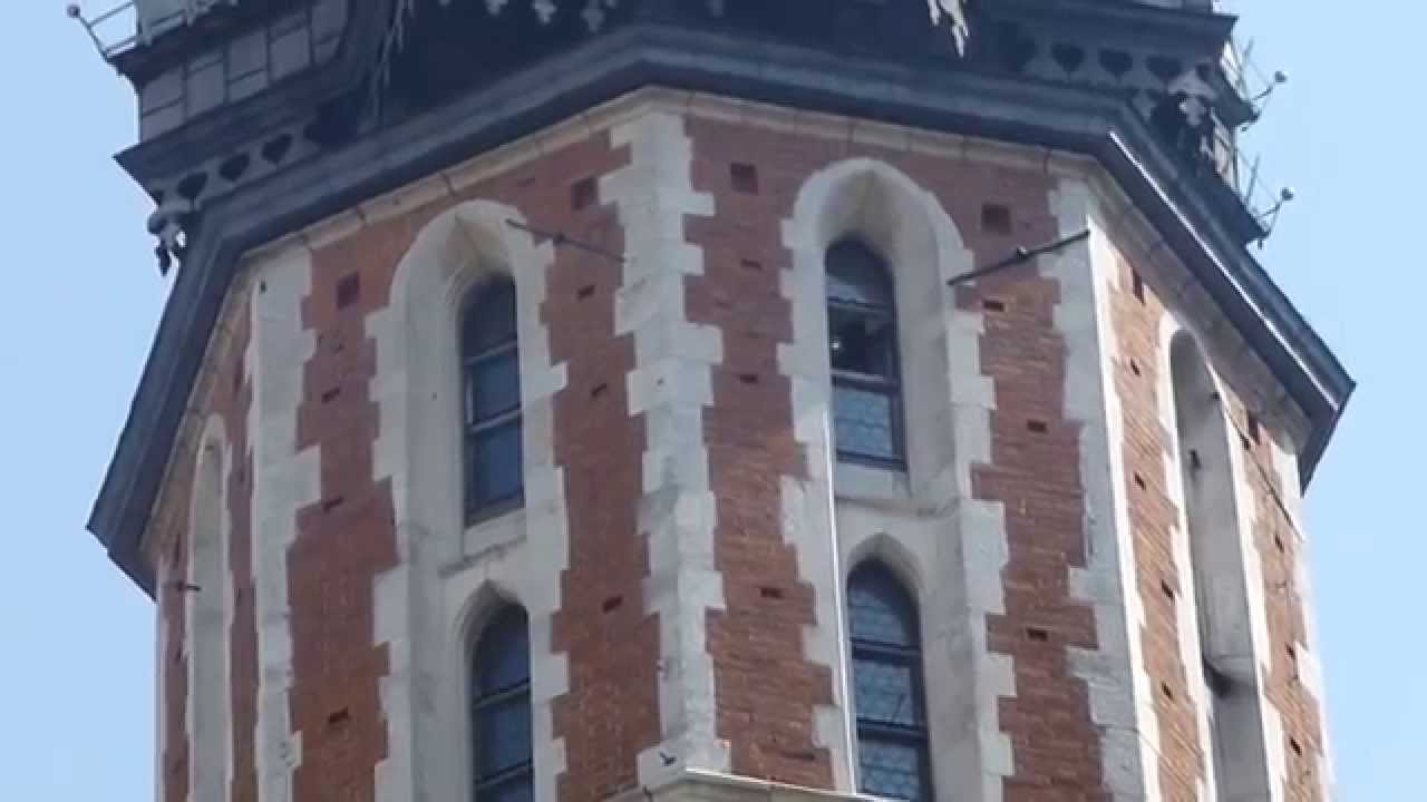 Las trompetas dando la hora desde una  de las torres de Santa María en Cracovia