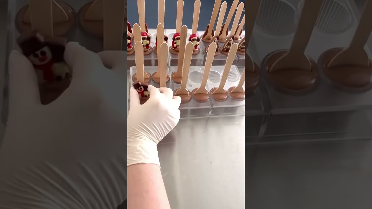 Hot Chocolate Spoon: A Tasty Holiday Treat! 
