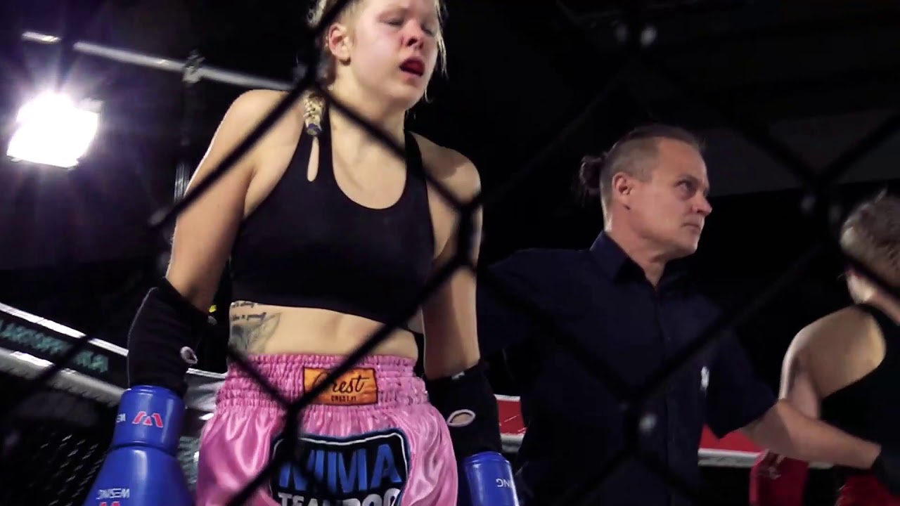 AOF 8 Ottelu 1. Thainyrkeily: Lara Jämes, MMA Team 300 VS Kerttu Saarnisaari, Oulun Kamppailuklubi
