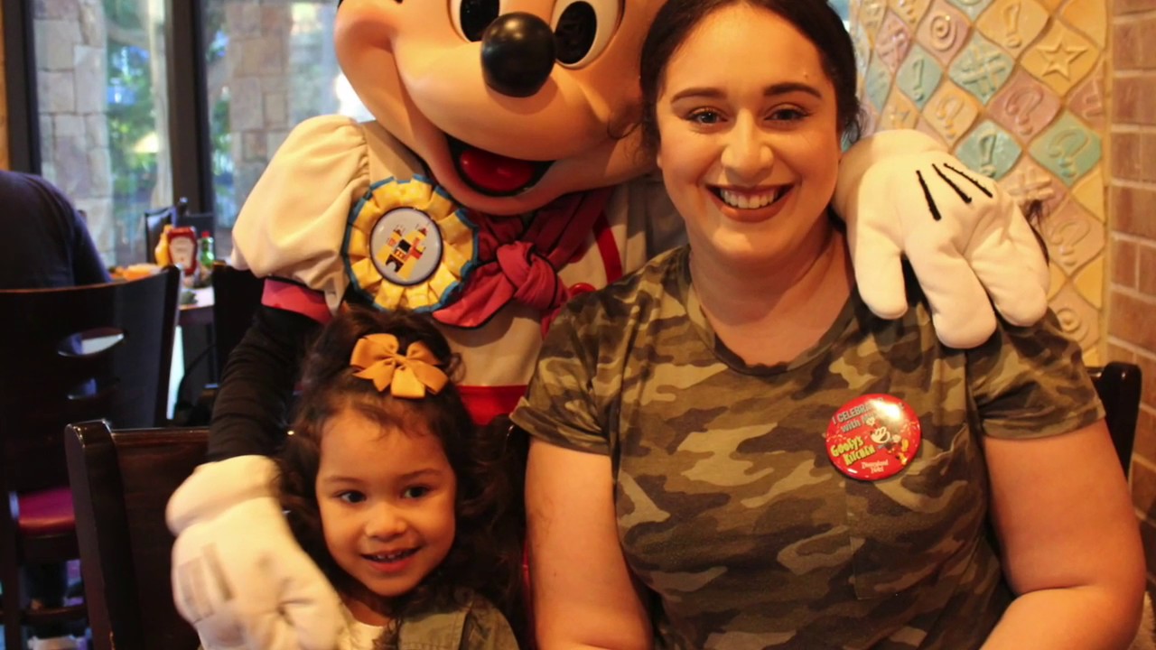 Goofy's Kitchen | Eddie's Birthday