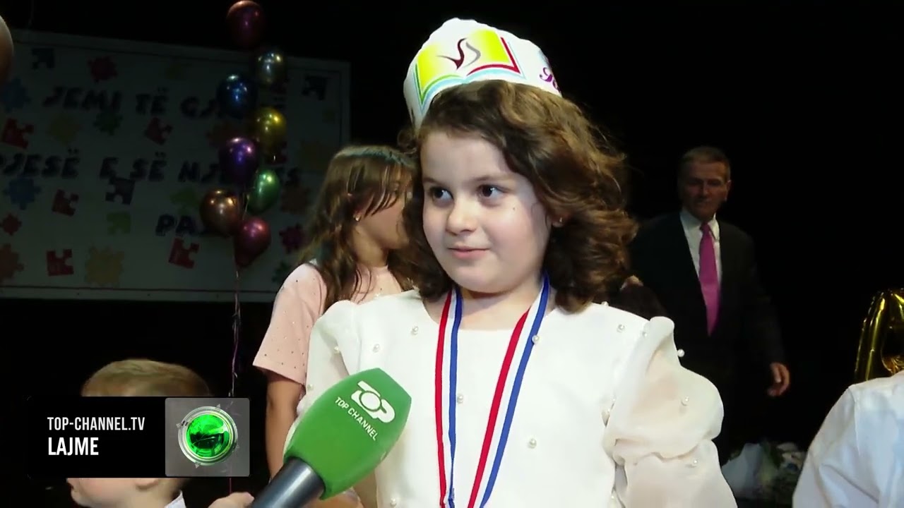 Top Channel/ Festa e abetares/ Emocionet e vogëlushëve që mësuan ABC-në