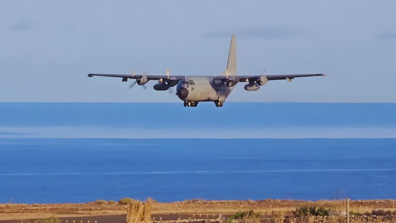 Pilot Tries to Land Plane After ENGINE FAILURE