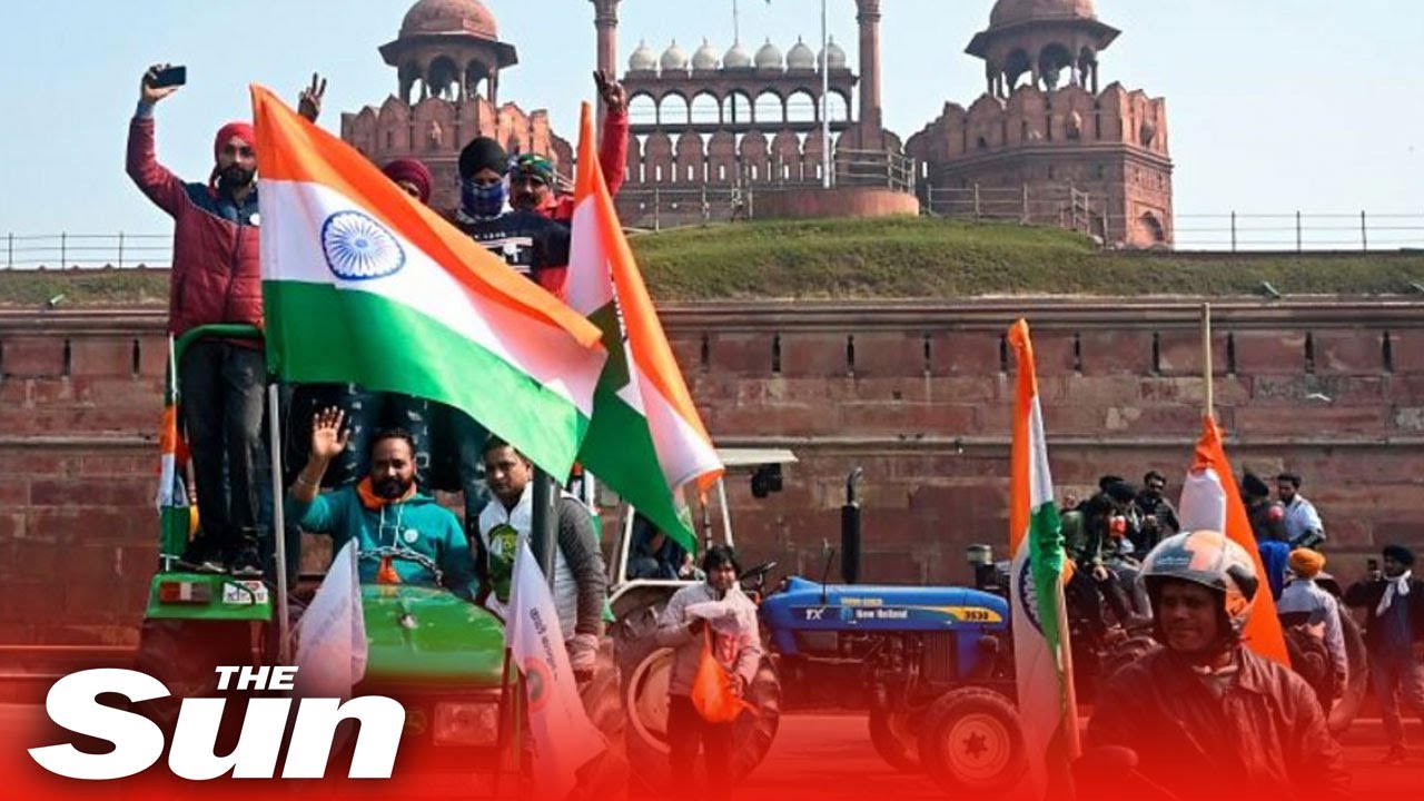 Indian farmers storm Delhi's Red Fort & battle cops in violent protests