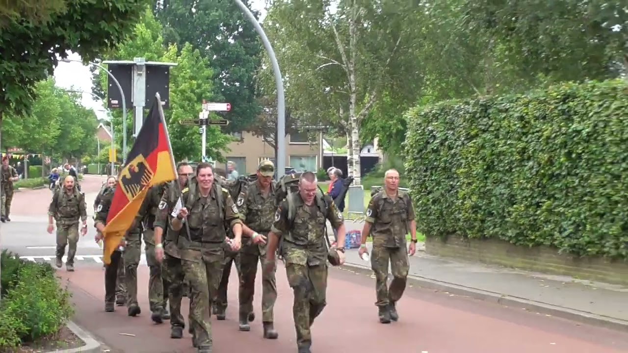 Vierdaagse 2023: 6000 militairen door Wijchen /deel 1 van 7