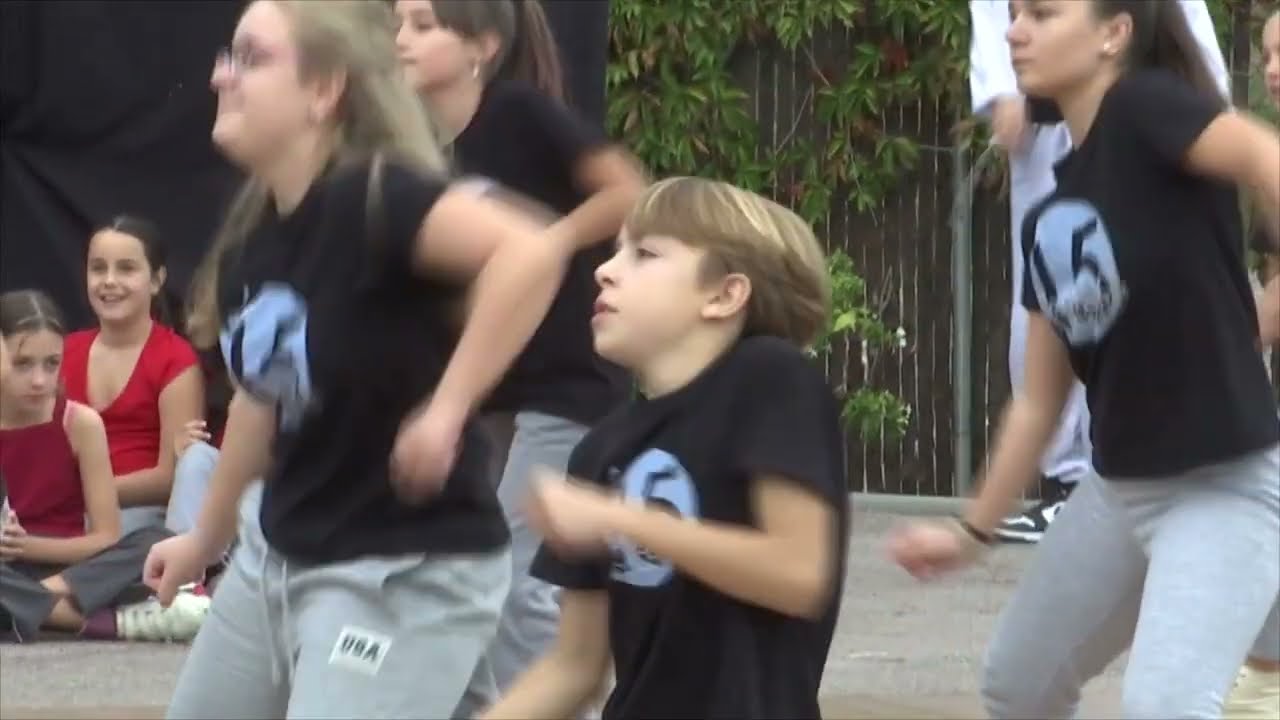 L'escola de ball 'For Dance Center' Montmeló omple La Torreta amb la seva mostra de ball de tardor