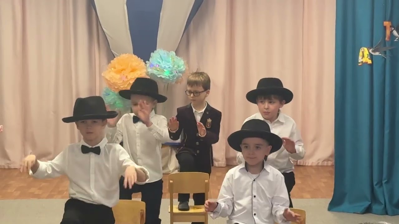 В садике выступаю с невидимой шляпой 🤣 🎩 #dance 