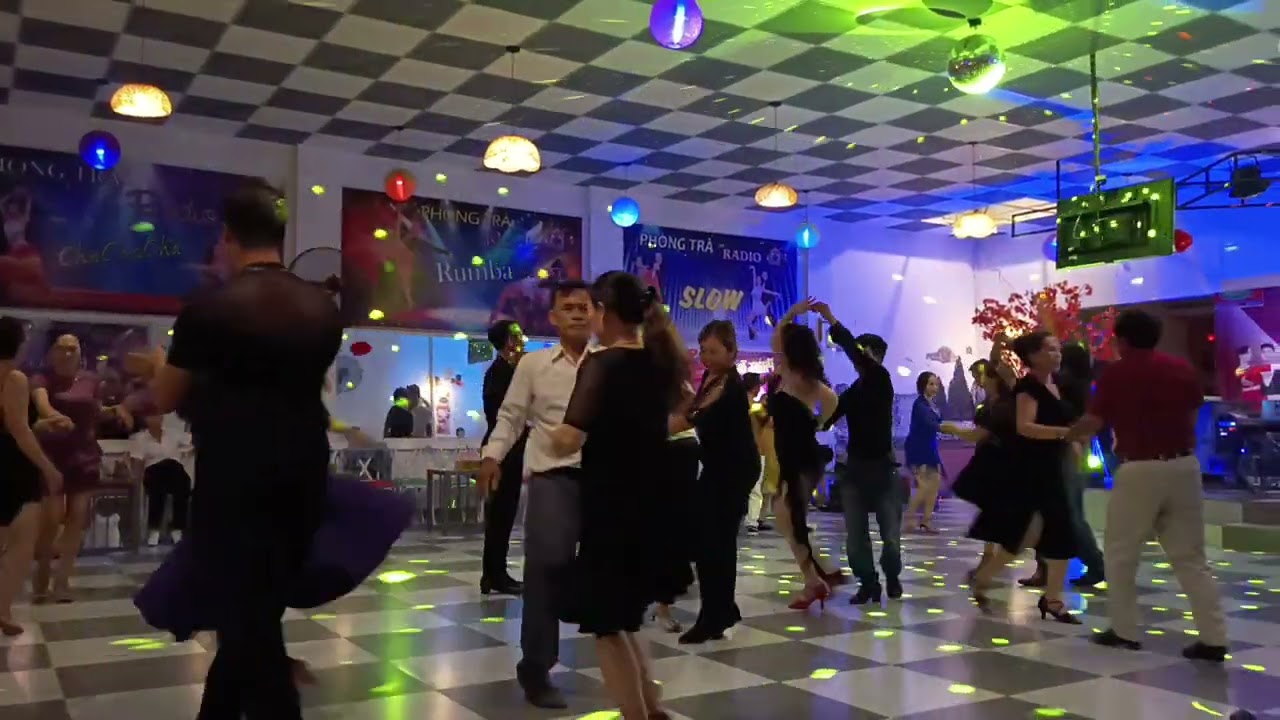 Khiêu vũ Eakar