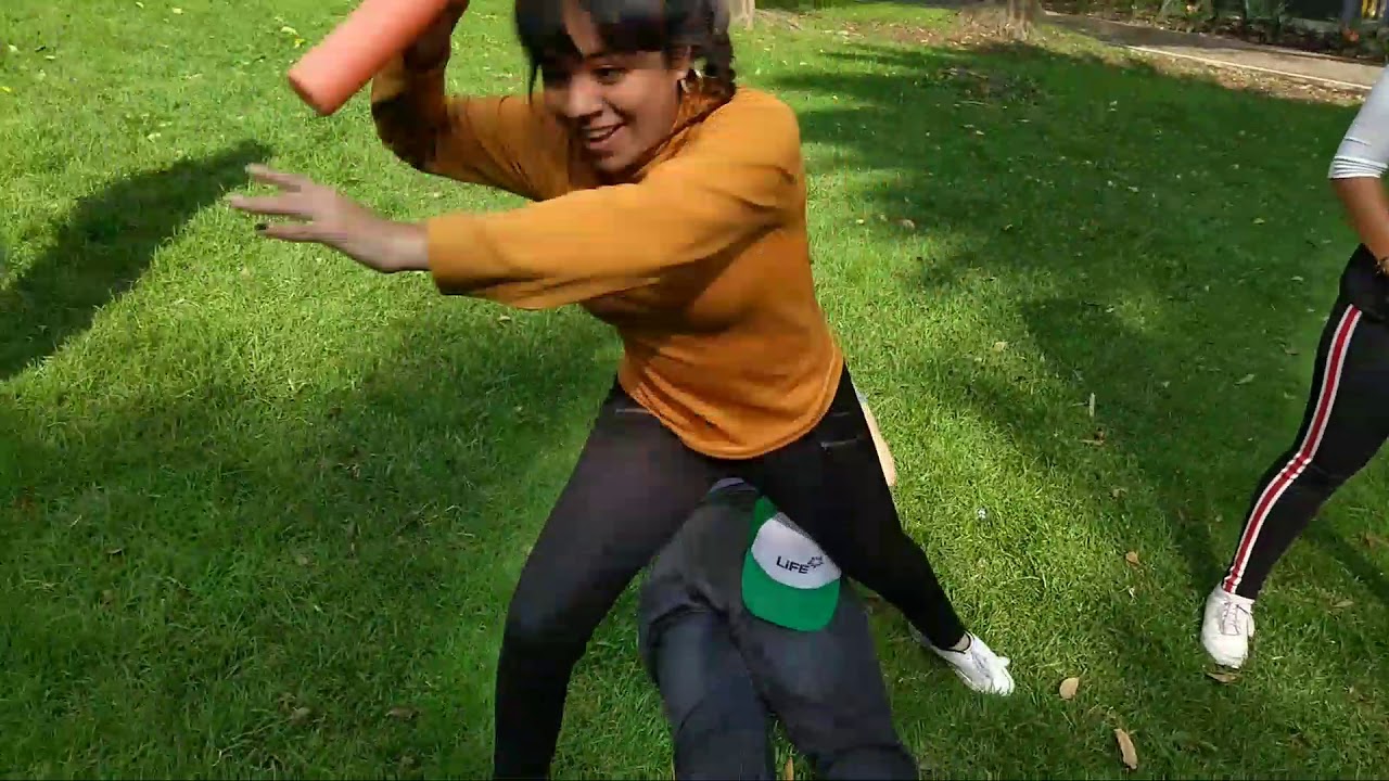 Juegos Grupales para Jóvenes. Atrapa cucarachas. Juego de desfogue # 3. Juegos Recreativos