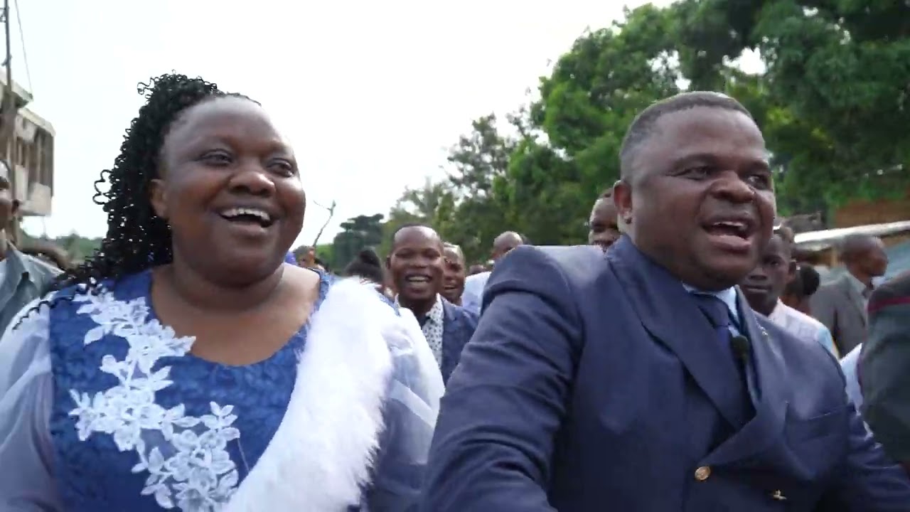 LA GRANDE FAMILLE BARUTI TABERNACLE   RECOIT LE Révérend JACQUES BONDOMBA  (KINSHASA-RDC)