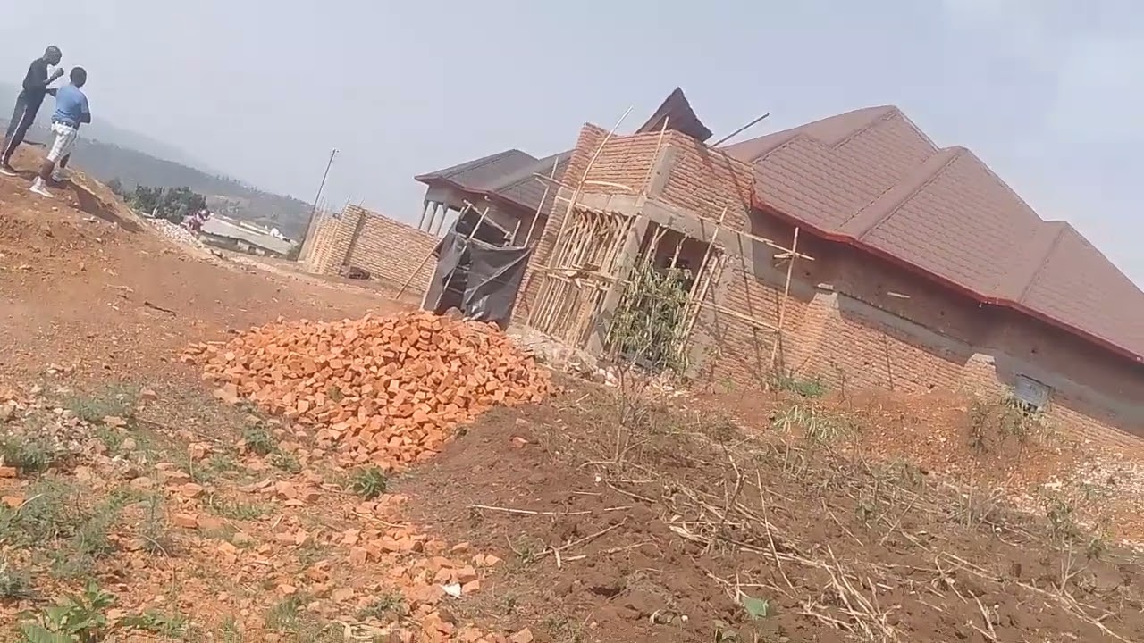 Gahanga karembure niheza   20M gusa Tel 0787173458