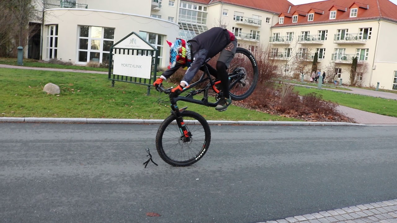Urban freeride at Bad Klosterlausnitz-Kurpark by Fynn Weimar #downhill #urbanfreeride #mountainbike