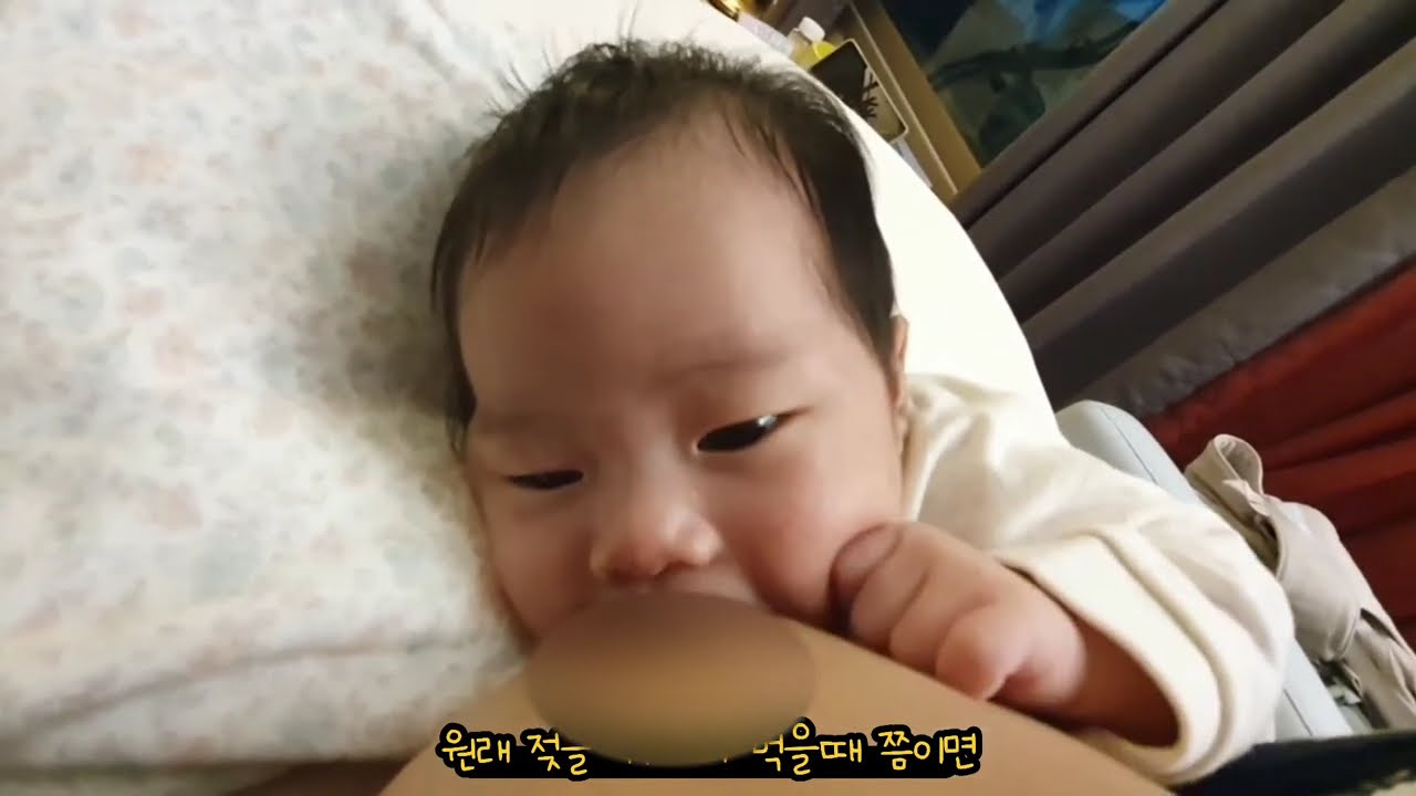 [태어난지 33일] 아가의 젖먹방🤱🏻 입술을 오물오물🍼