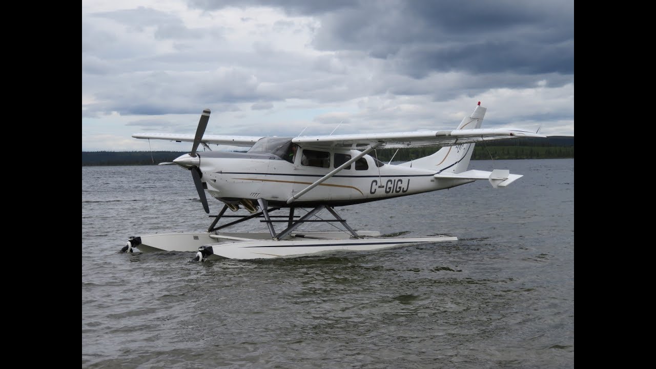 Turbine Cessna 206 on amphibs to the Tree River on the Nunavut Arctic Coast