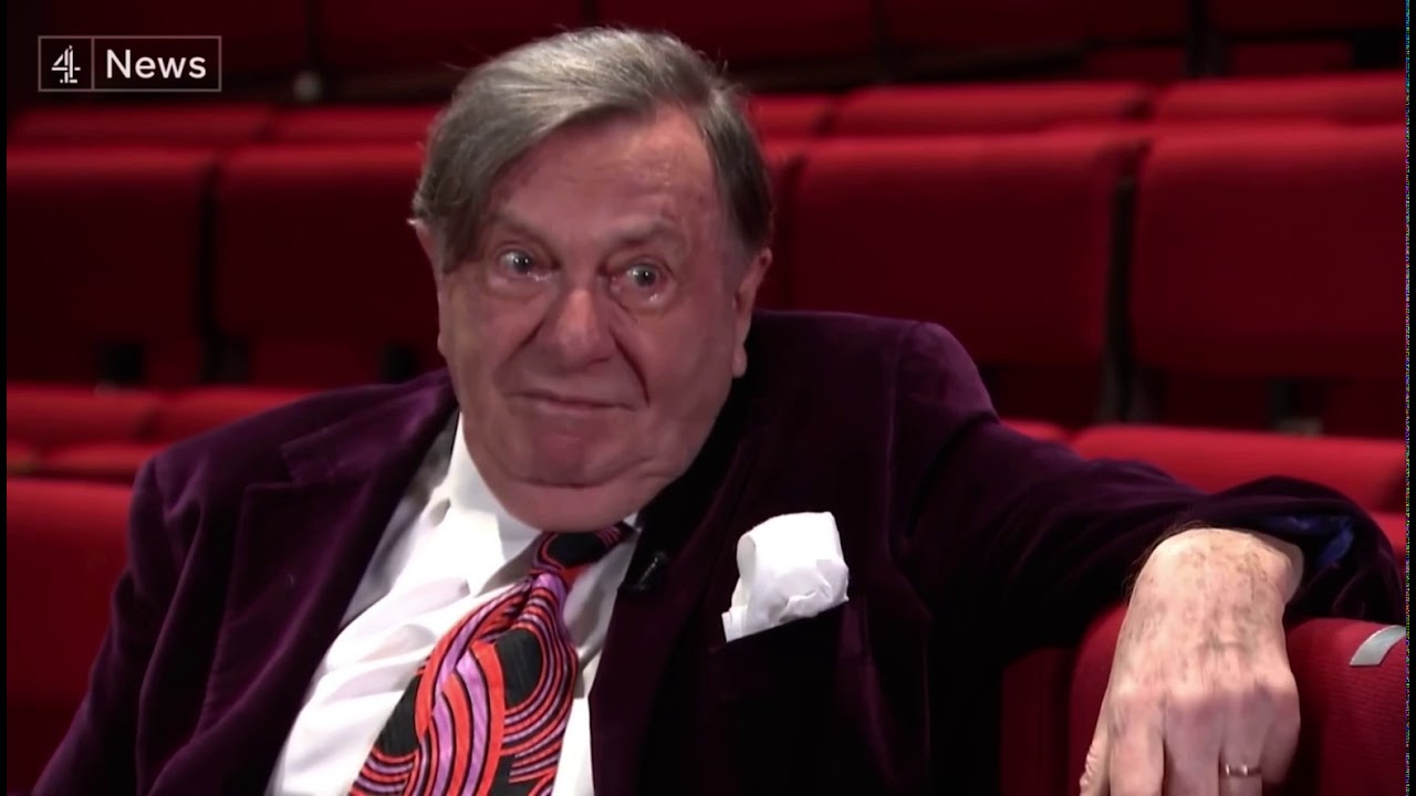 Barry Humphries talks politics with Jon Snow