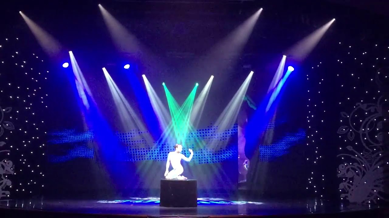 2173 solo contortion