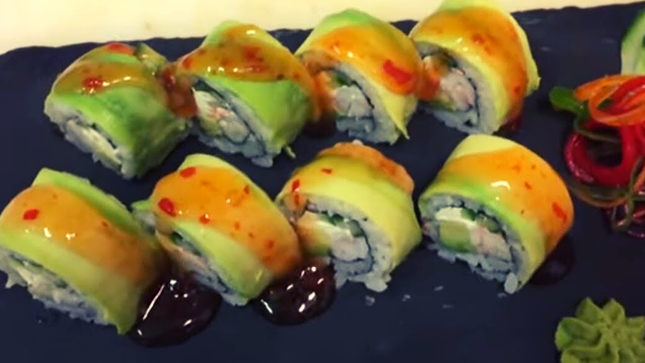 URAMAKI Sushi Roll - Shrimps, AVOCADO, Philadelphia DRAGON ROLL How To Make Sushi Series