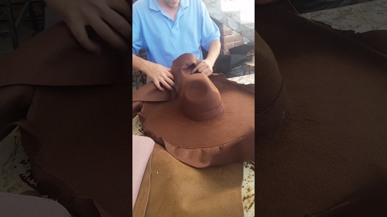 Proceso de forrar un sombrero charro