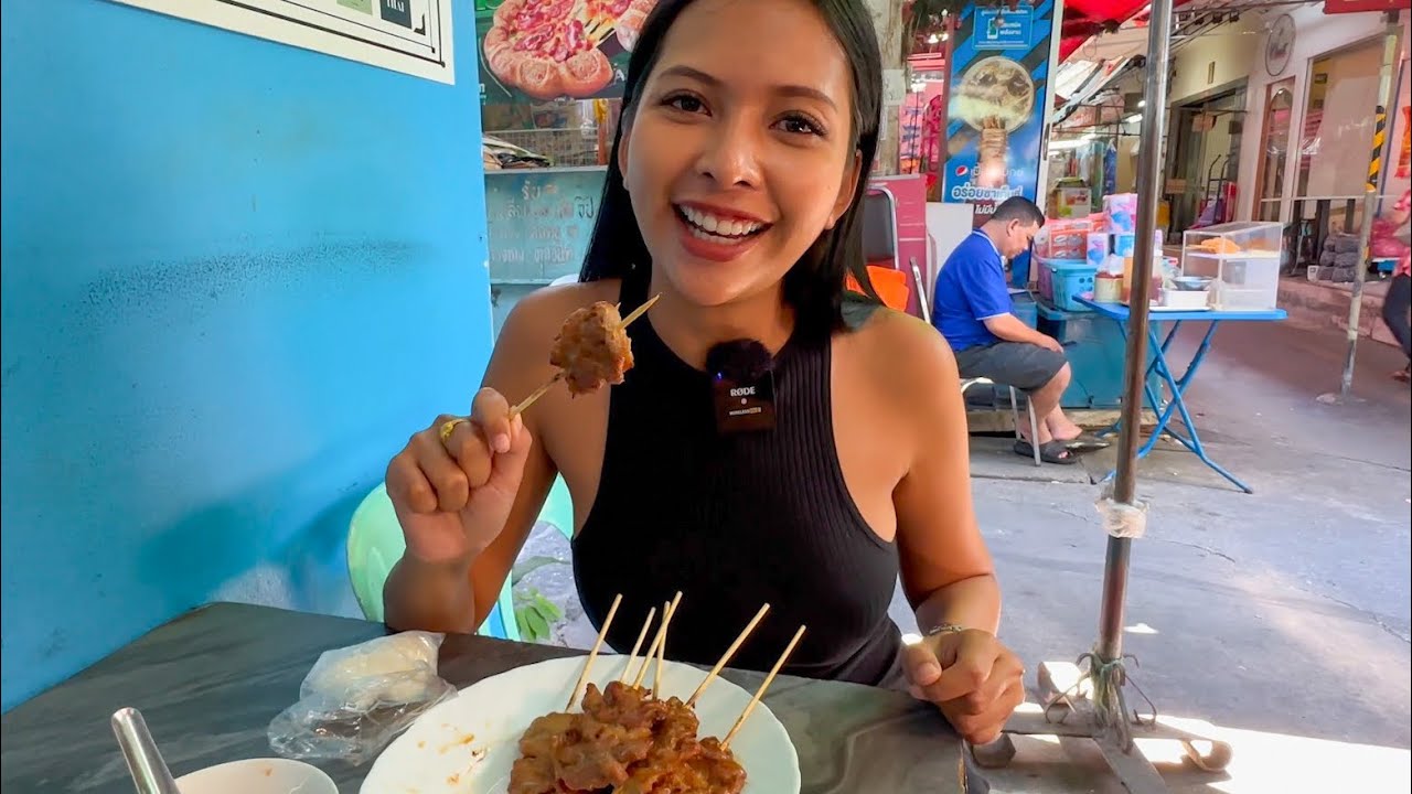 $0.37 THAI BBQ Pork Stick (Moo Ping) In Bangkok Thailand - Thai Street Food