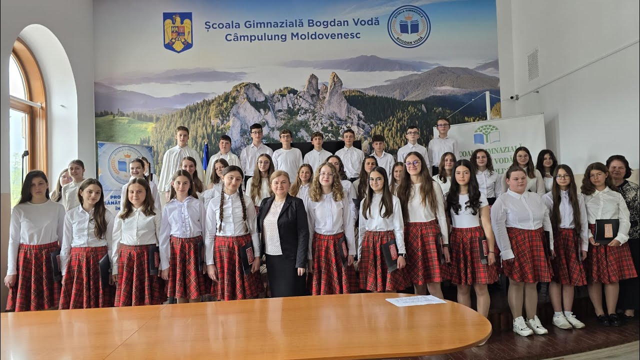 TRĂIASCĂ REGELE (IMNUL REGAL ROMÂN), interpretat de CORUL VIVAT