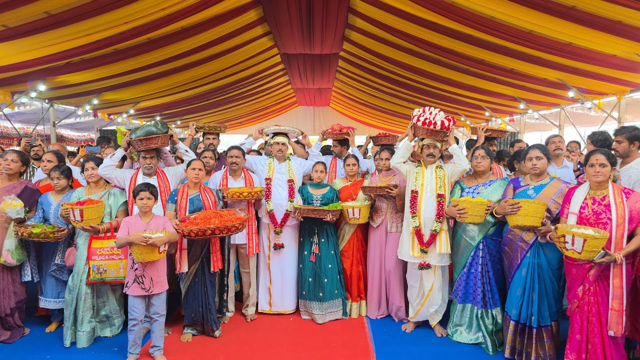 విమానంలో వచ్చి వాడపల్లి వెంకన్న ను దర్శించుకున్న భక్తుడు #vadapallivenkanna #konasema #7weeks