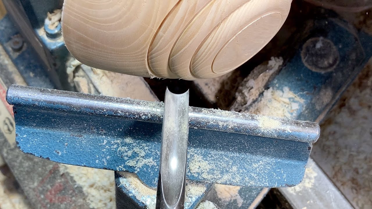 Richard Raffan converts an elderly gouge to a beading tool