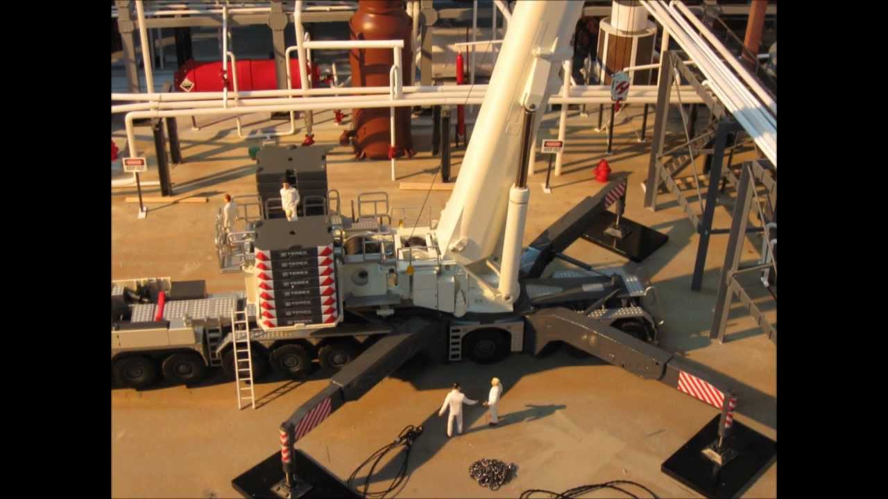 Terex ac 1000 assembly and lift (part 1) stop motion.