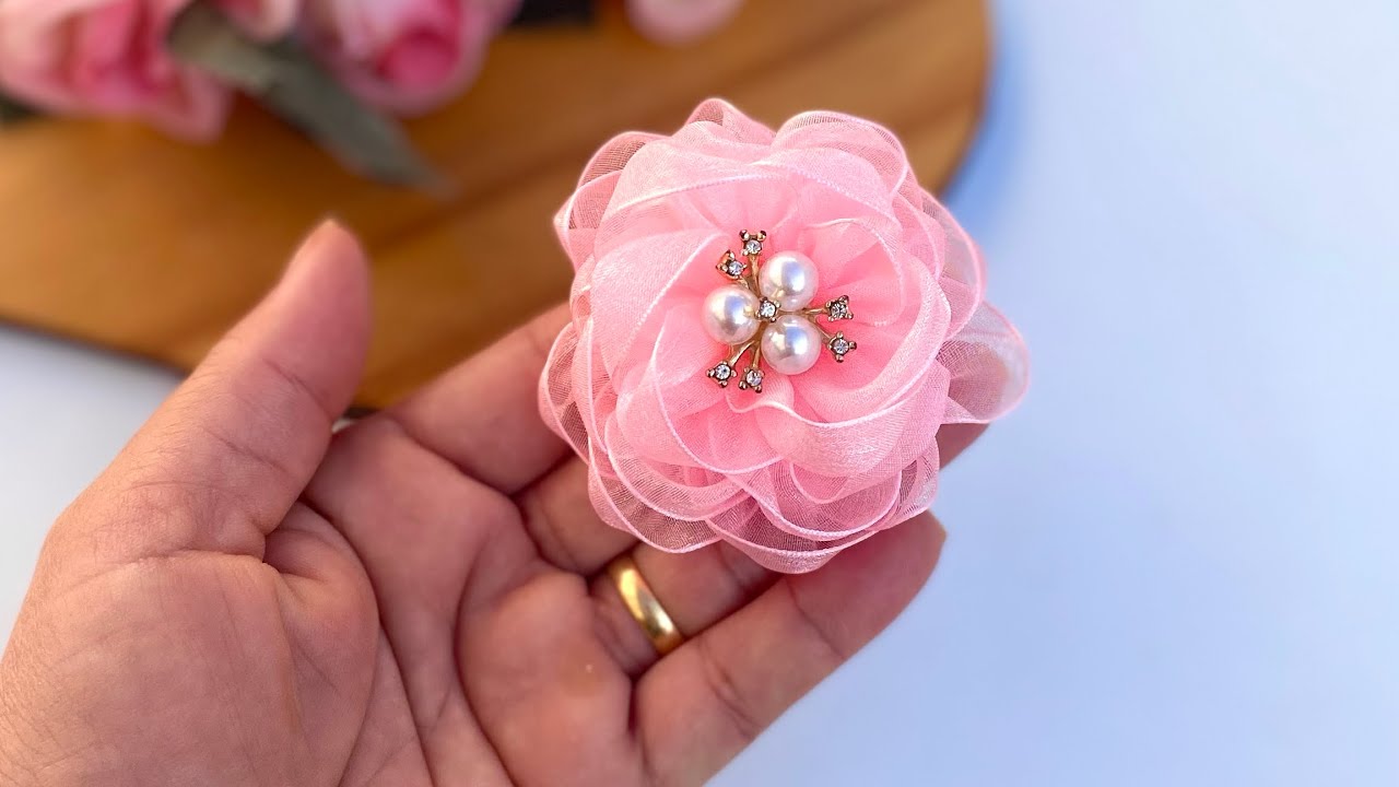Flor repolhuda de fita organza sem molde