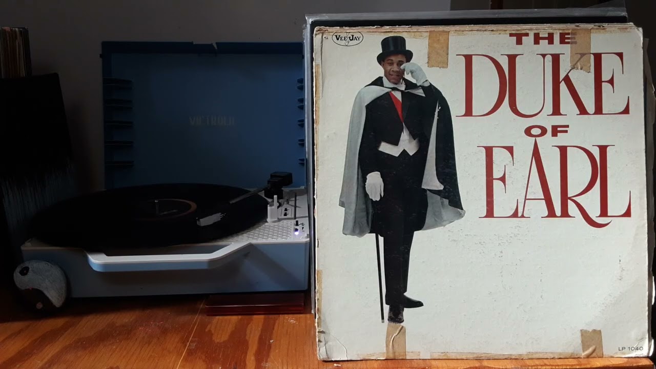 RELAX AND VIBE TO VINYL ON VICTROLA.............(I DO NOT OWN RIGHTS TO THE MUSIC)